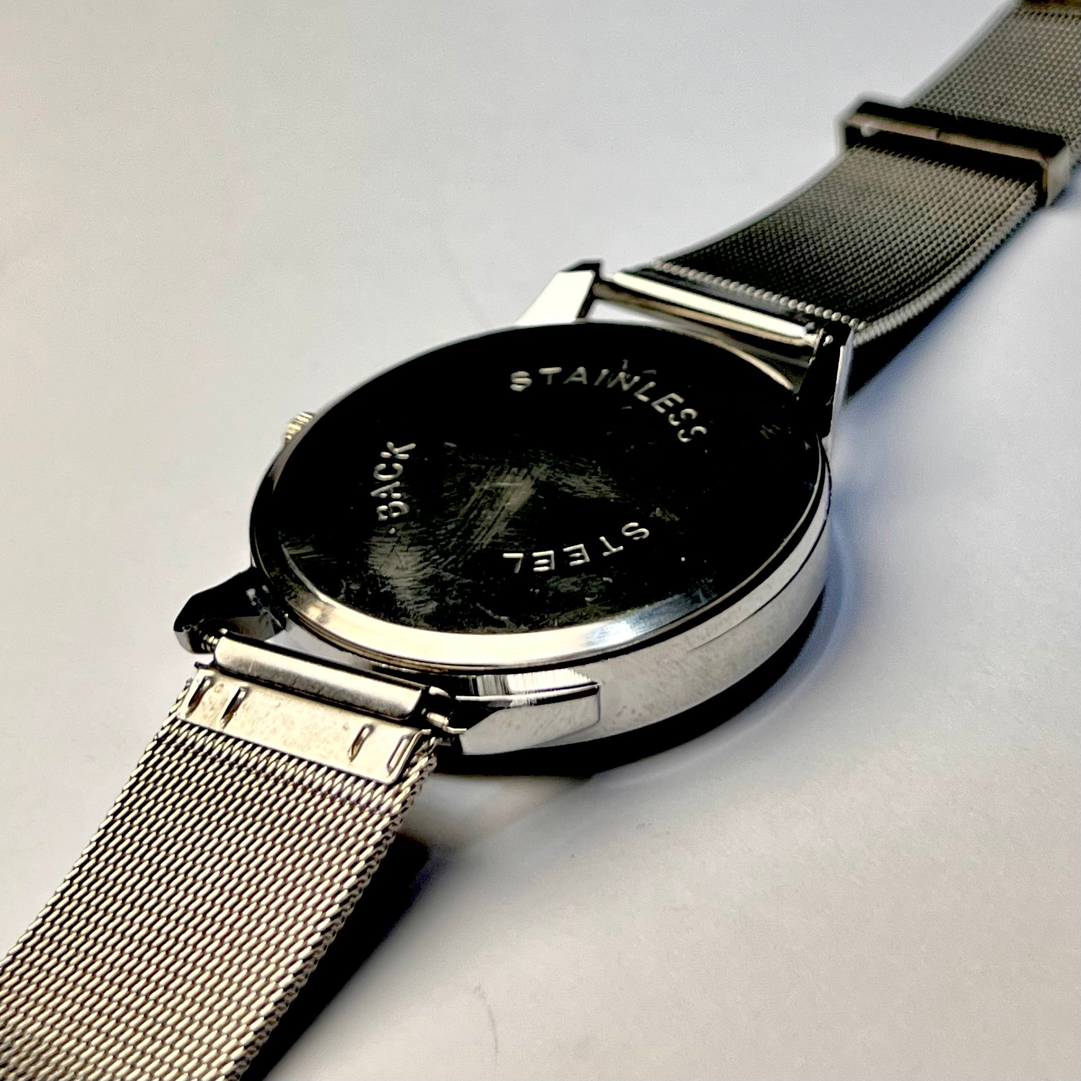 Men’s Silver Chain Watch – Sleek Casual Design, Premium Finish, Stainless Look